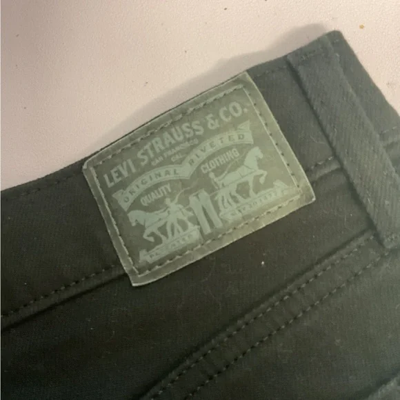 Levi’s mid length shorts size 27 - Picture 3 of 6